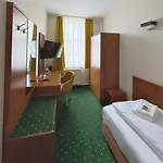 Hotel Regiohotel Bunte Stadt - #direktinderaltstadt #primafruehstueck #toppreisleistung #frischrenoviert 3*